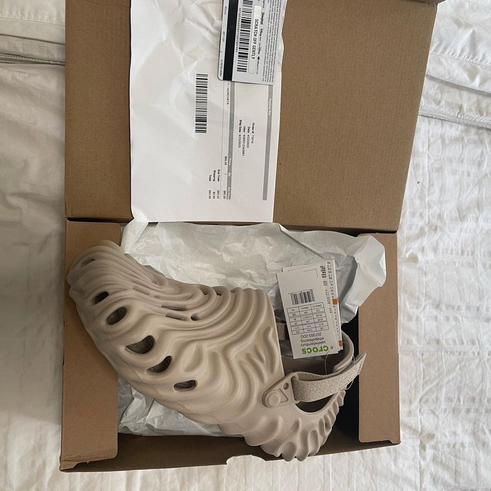 Brand new crocs bembury size 11 Horchata